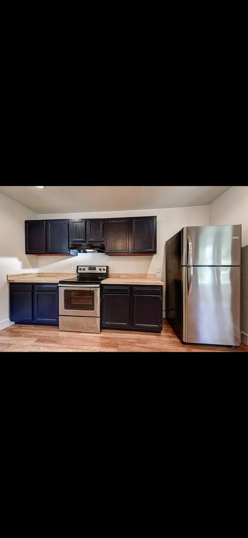 Building Photo - Available Now!  2-bedroom, 1-bathroom Home...