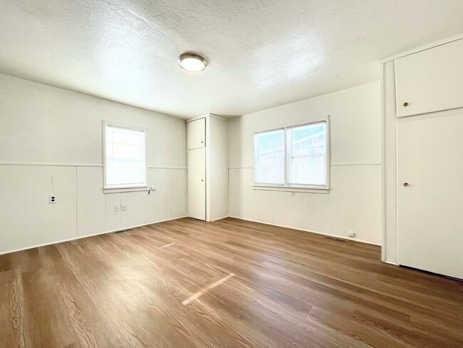 Building Photo - 3 Bed, 2 Bath Bungalow