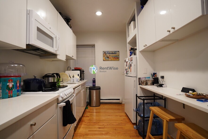 Building Photo - 57 Westland Ave