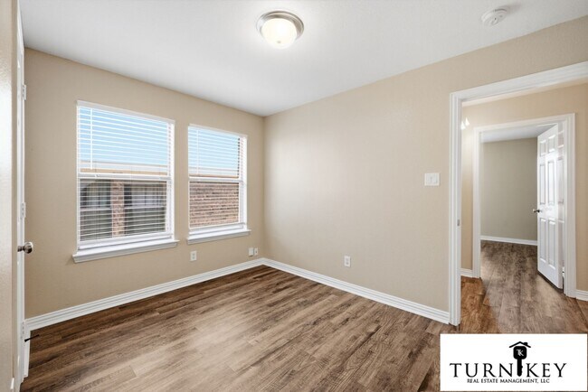 Building Photo - 3116-3118 S Cherry Ln
