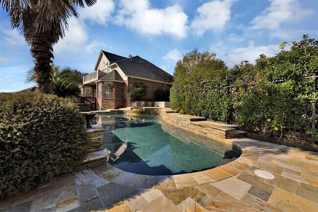 Building Photo - 8322 Shoregrove Dr