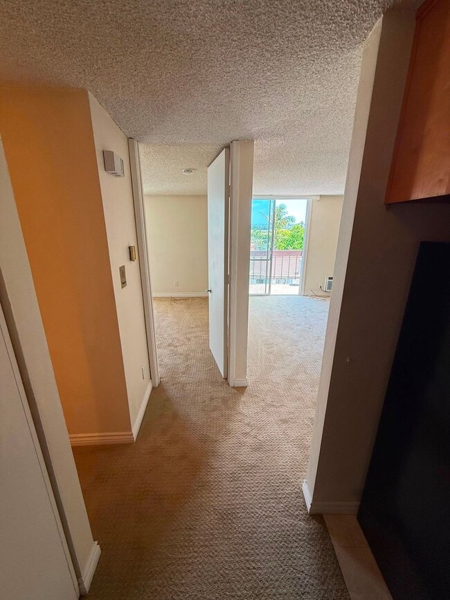 Building Photo - One Bedroom 1 Bath- Private Resort Complex Condo in Point Loma