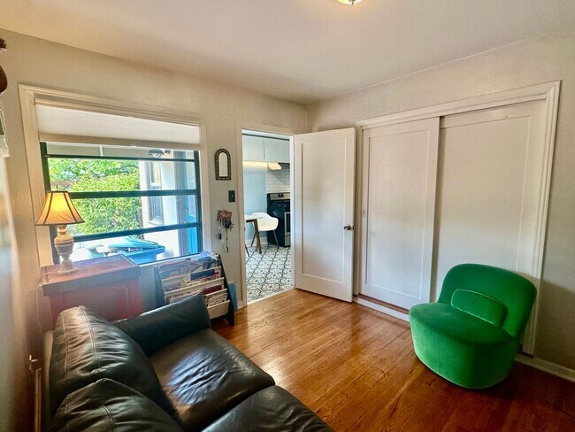 Building Photo - Palo Alto Dream Rental with Backyard Parad...