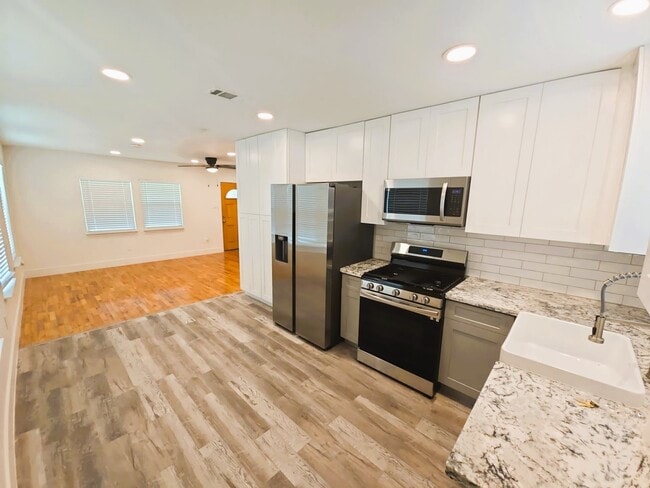 Building Photo - 3603 E Lockwood Dr