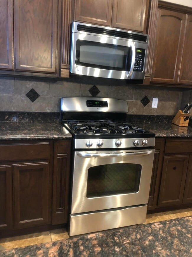 Building Photo - 3132 Tunnel Point Way