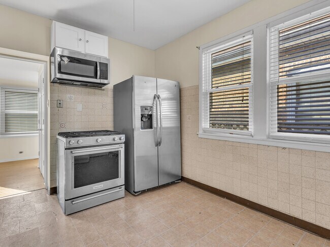 Building Photo - 2516 N Keeler Ave