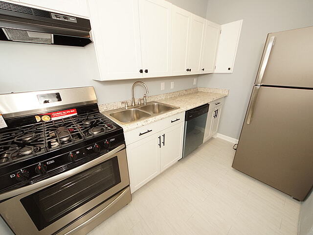 Building Photo - Charming 2-Bedroom Retreat in Vibrant Charleston  Perfect for Cozy Living!