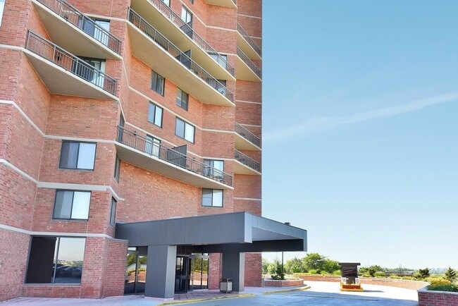 Building Photo - 408 Harmon Cove Tower