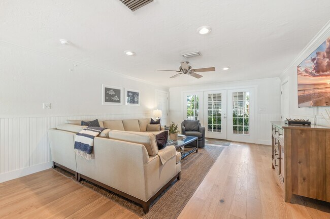 Building Photo - 161 1st St E