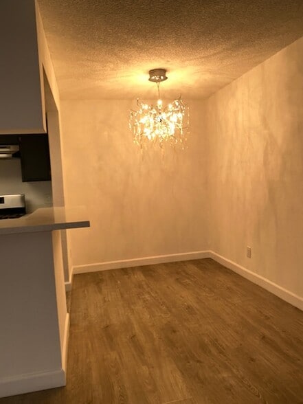 205 dining area - Swan Court Apartments