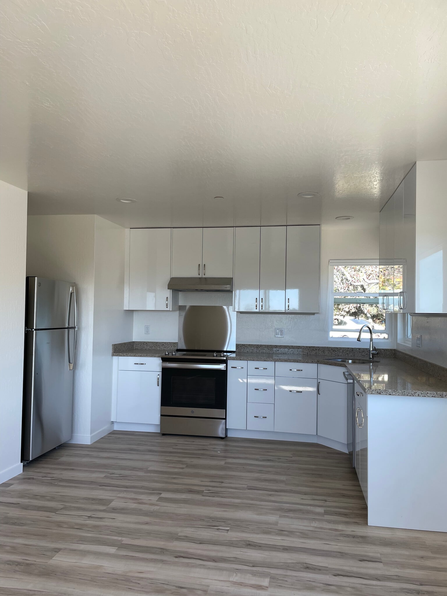open kitchen area - 135 Camino del Sol