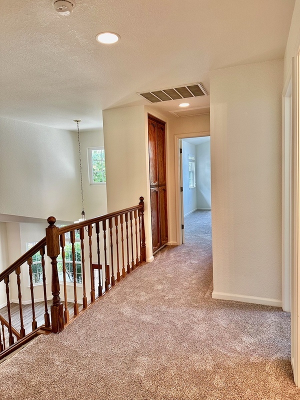 Building Photo - 515 Adriana Pl