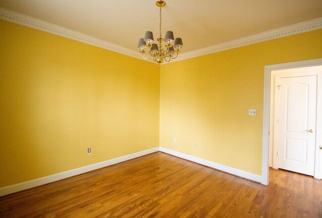 Building Photo - Elegant 4Bd/4Bth Brick Colonial