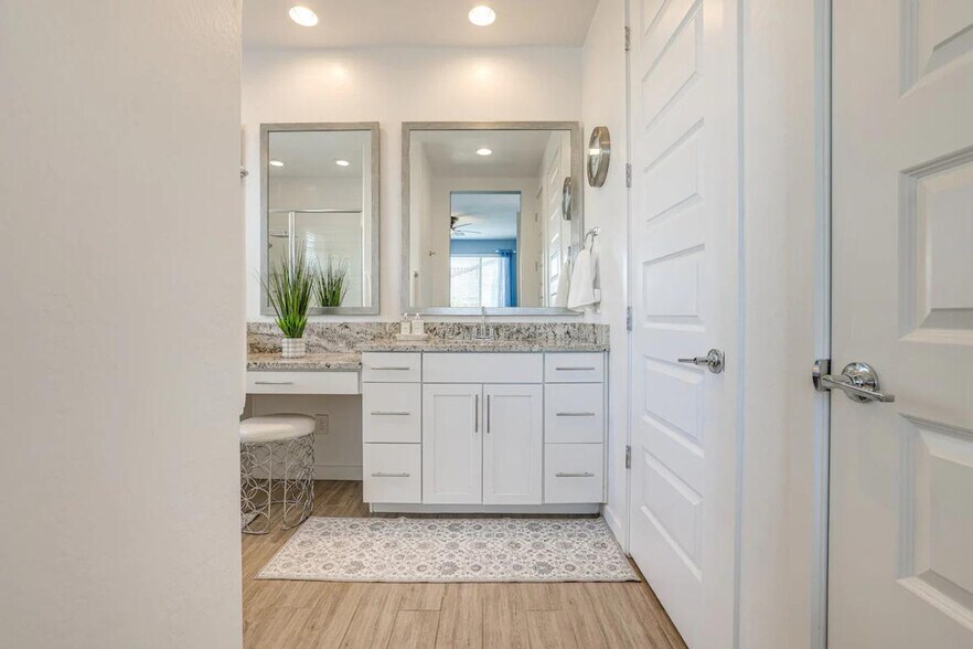 Building Photo - 417 E Emerald Dr