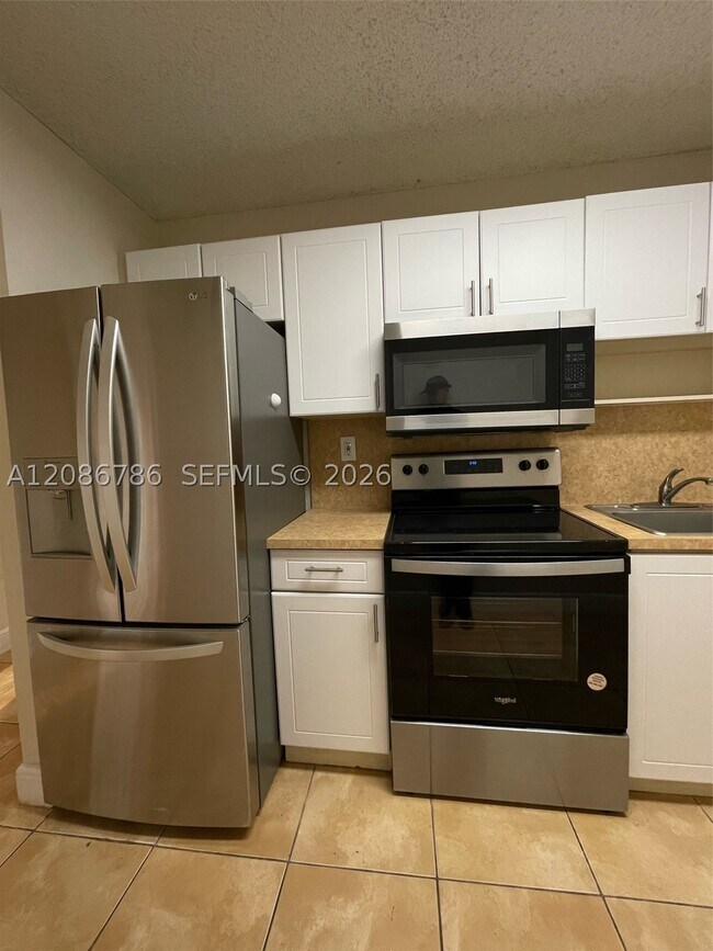 Building Photo - 6950 Miami Gardens Dr