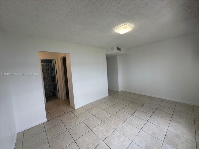 Building Photo - 1400 Jefferson Dr