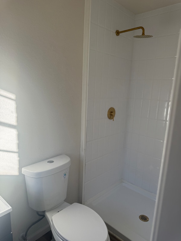 Building Photo - 910 Moran St