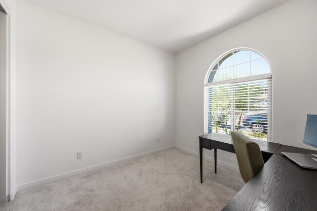Building Photo - 2053 W Sienna Bouquet Pl