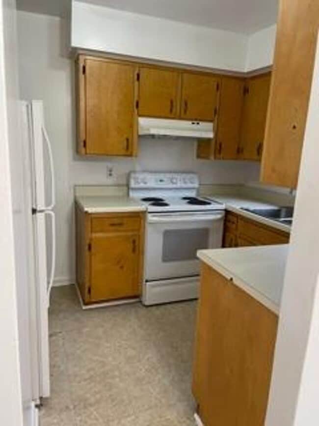 Building Photo - New Listing!