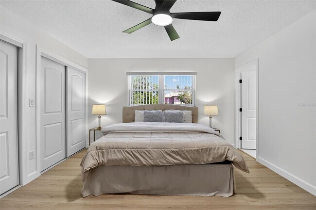 Building Photo - 4210 Palm Dr