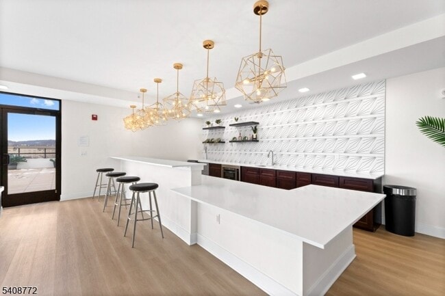 Building Photo - 321 E 3rd St