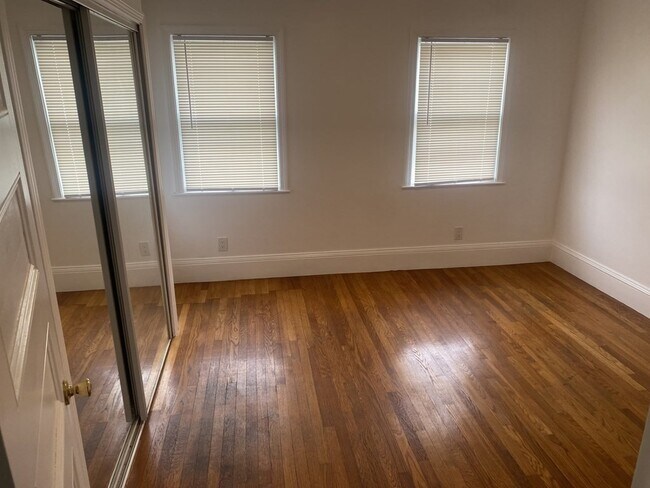 Building Photo - 148 George St