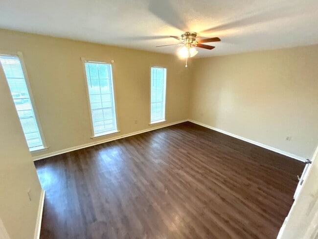 Building Photo - 5300 Pipers Gap Dr