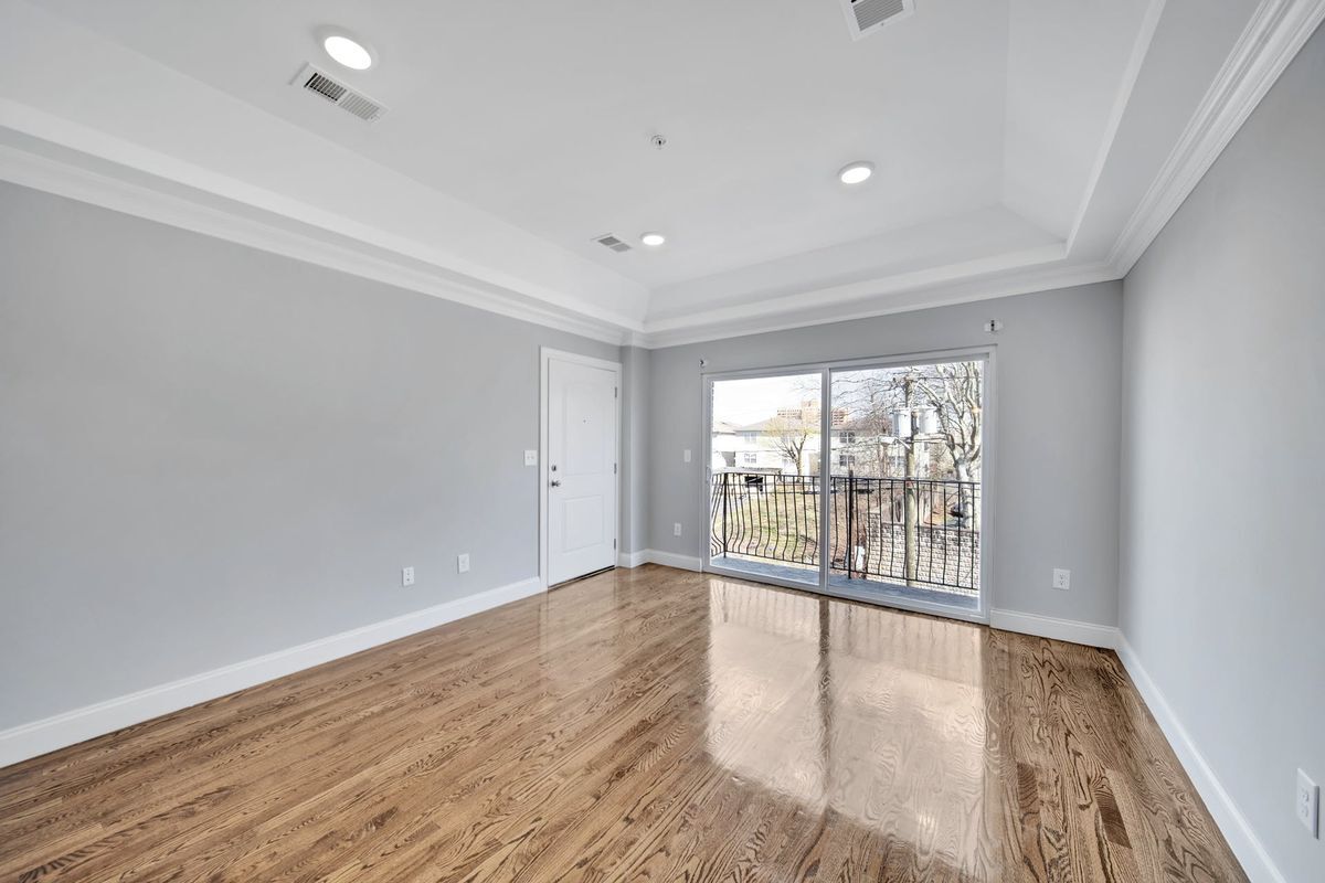 Building Photo - 267 S 10th St