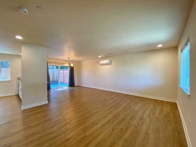 Building Photo - COMING SOON! 3 Bedrooms, 2 Bathrooms with ...