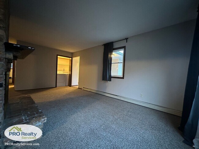 Building Photo - 3 Bedroom Main Level Duplex Unit