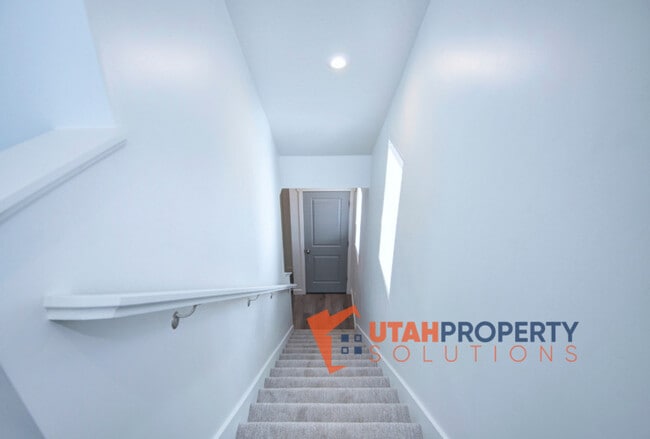 Building Photo - 1032 W 430 S