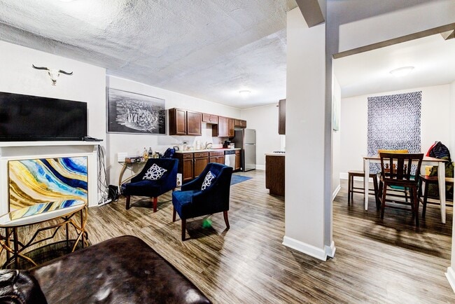 Building Photo - Available August  2026 - Beautiful 2.5 Bedroom, 1 Bath Home in Mt. Washington Area!