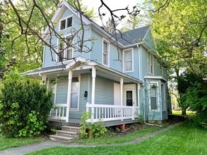 Building Photo - 385 E Perry St