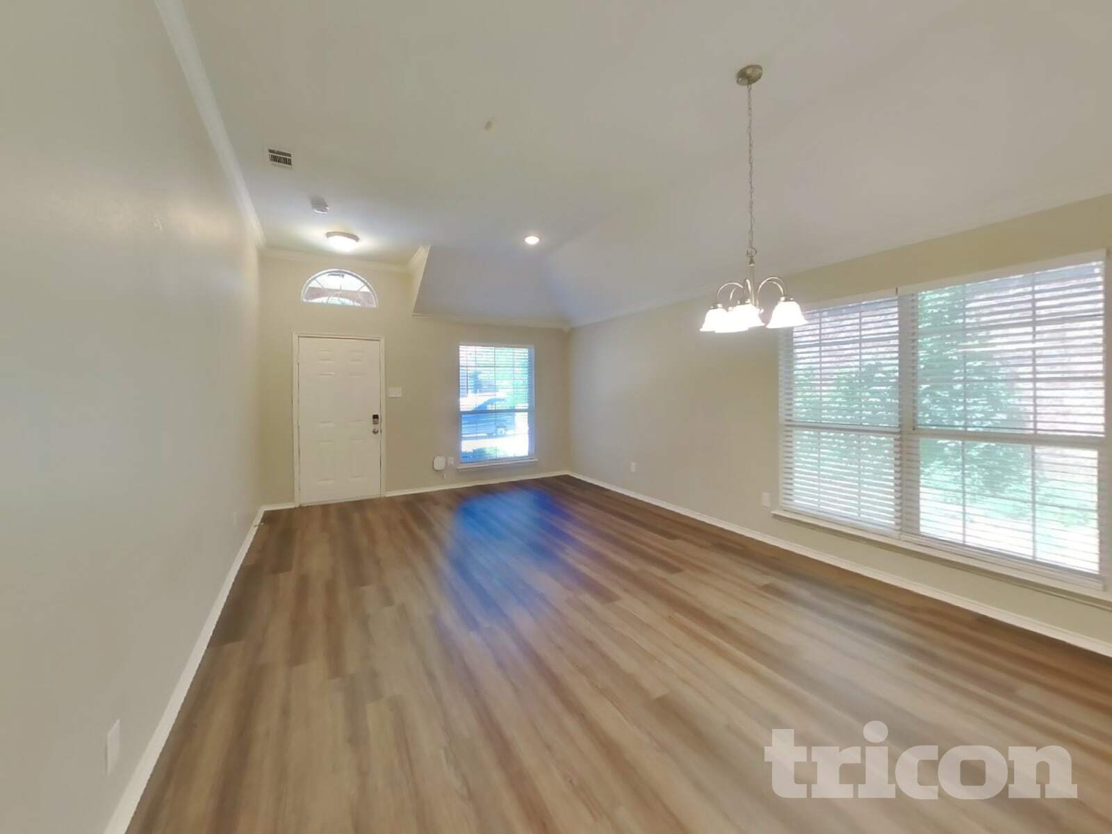 Building Photo - 834 San Jacinto Dr