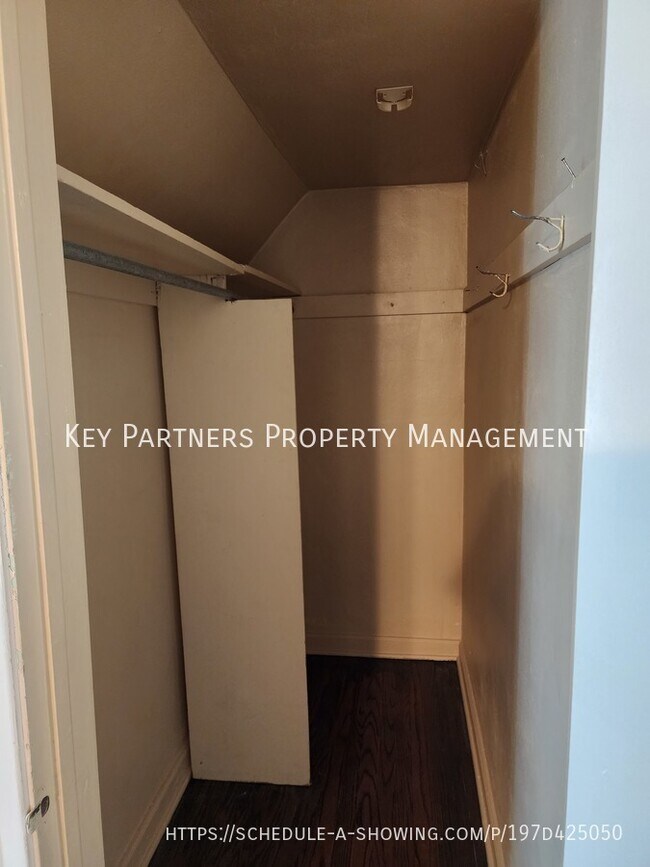 Building Photo - 7320 Charlotte-