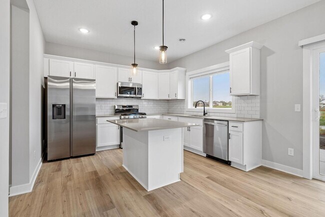 Building Photo - 13130 ISETTA CIR NE