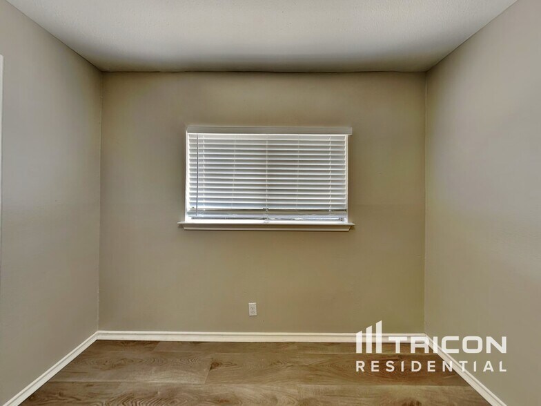Building Photo - 10218 Basin Field Dr