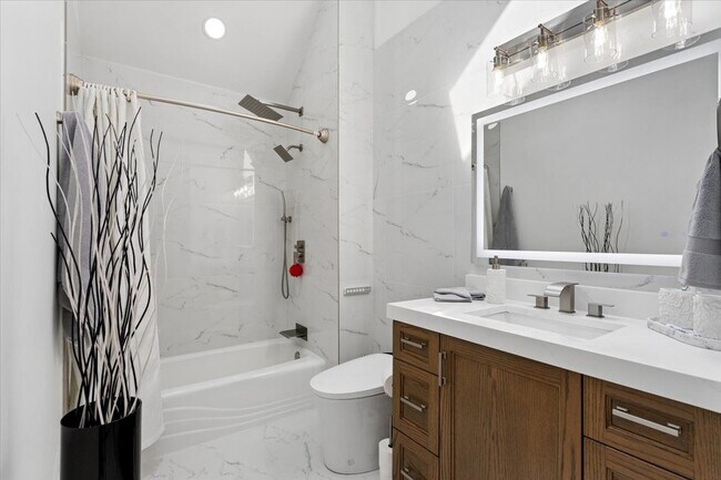 Building Photo - 9200 Falling Waters Dr W