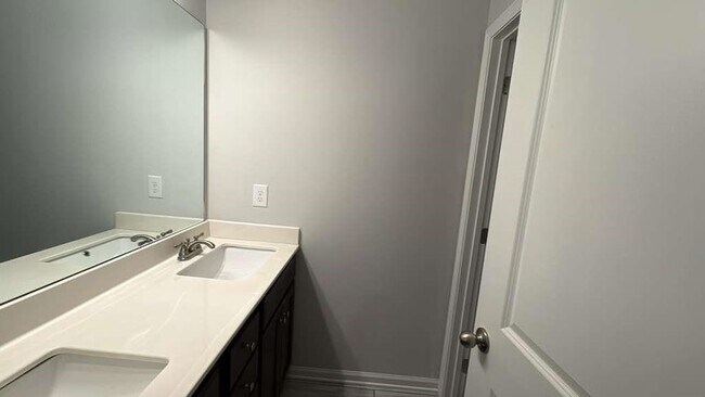 Building Photo - 4599 Silver Oak Dr SW
