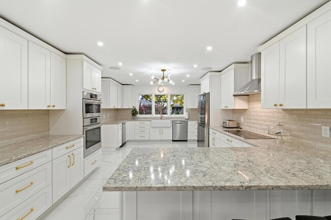 Building Photo - 8661 Craigston Ct