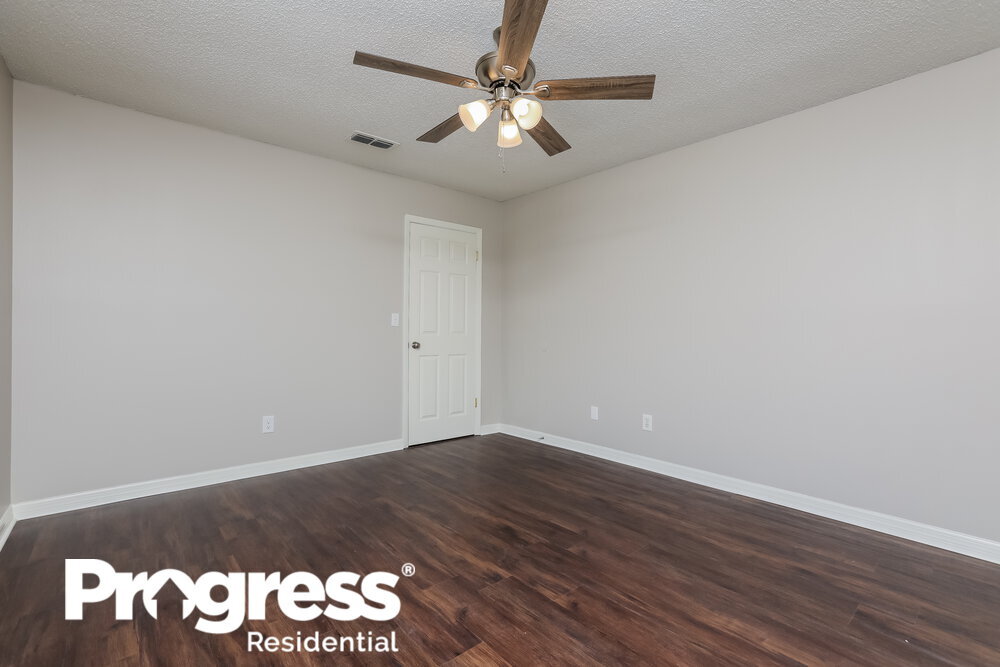 Building Photo - 1833 Iroquois Dr