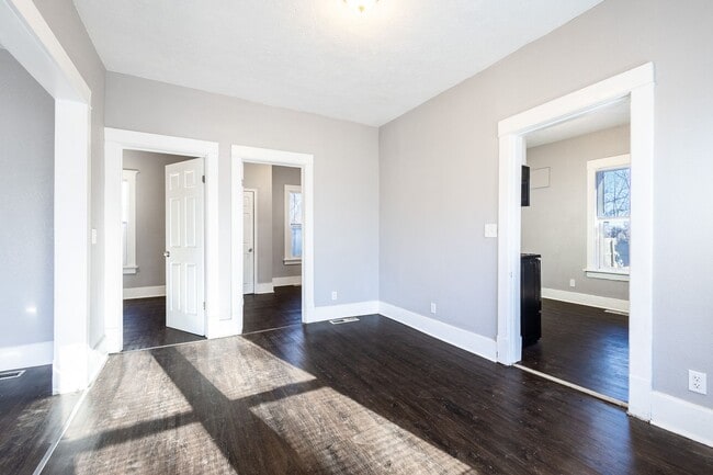 Building Photo - Cozy Single-Family Home with Spacious Back Yard!