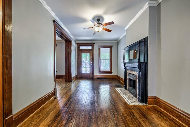 Building Photo - Short North / Victorian Village Stunning Single Family House!