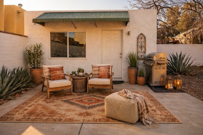 Building Photo - 2416 E Mabel St