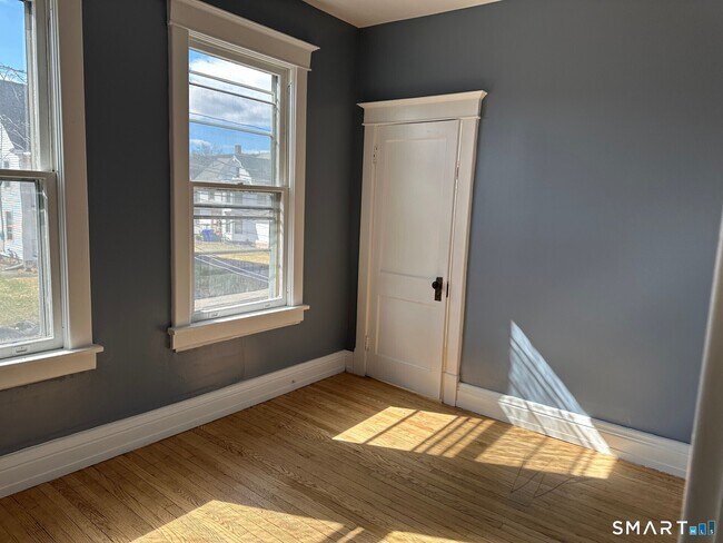 Building Photo - 20 Taylor St