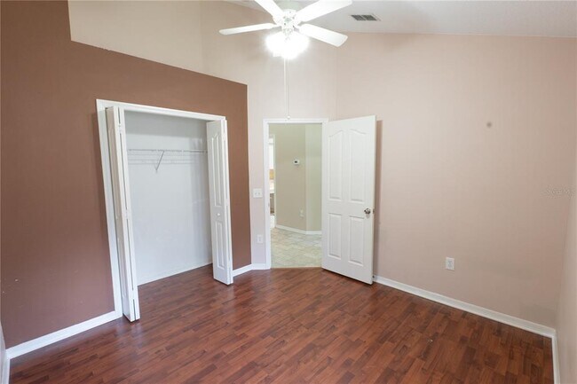 Building Photo - 16505 Lake Heather Dr