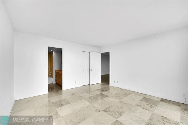 Building Photo - 2841 N Ocean Blvd