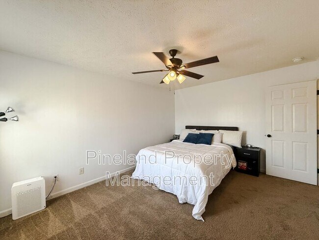 Building Photo - 815 Zapata Ln
