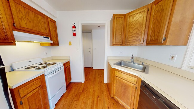 Building Photo - Dupont/U Street Corridor Two Bedroom In Fa...