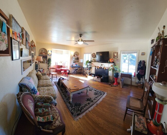 Building Photo - 7 Bedroom 3 bath home close to POLY!!!!